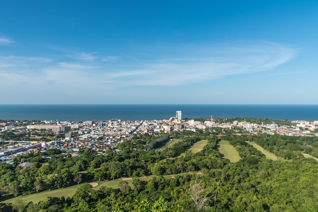 Stadsgezicht uitzicht vanaf de berg van Hua Hin