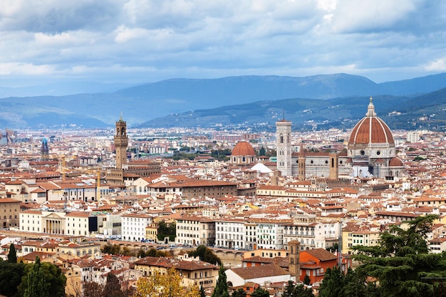 Stadsgezicht van het centrum van de stad Florence in de herfst