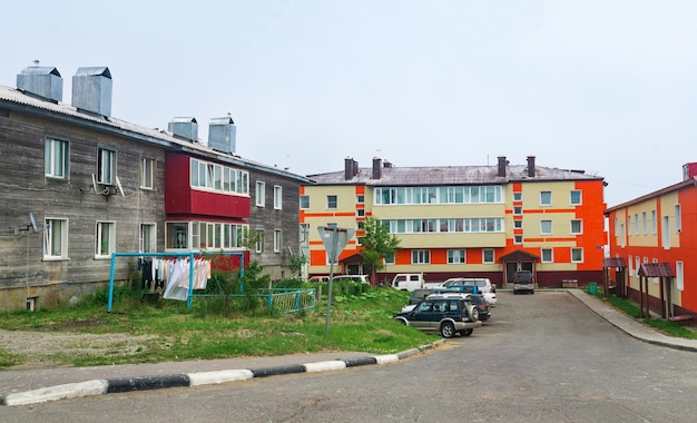 Stadsgezicht van het dorp YuzhnoKurilsk op het eiland Kunashir