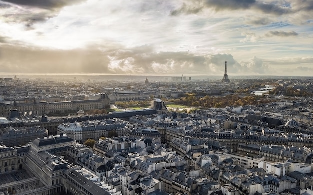 Stadsgezicht van Parijs in de herfst. Luchtfoto