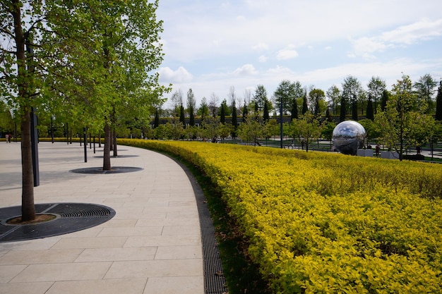 Foto stadspark krasnodar betonnen pad in het park stedelijke omgeving