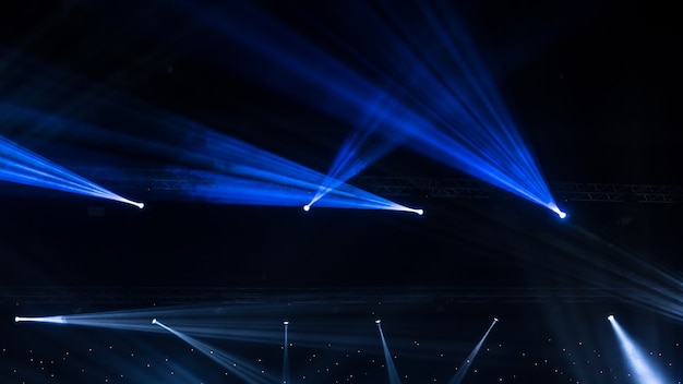 Stage Spotlight met laserstralen. concert verlichting achtergrond