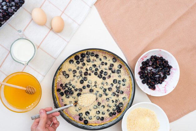 The stages of preparation of a pie with black currants and\
shortbread crust, fresh berries