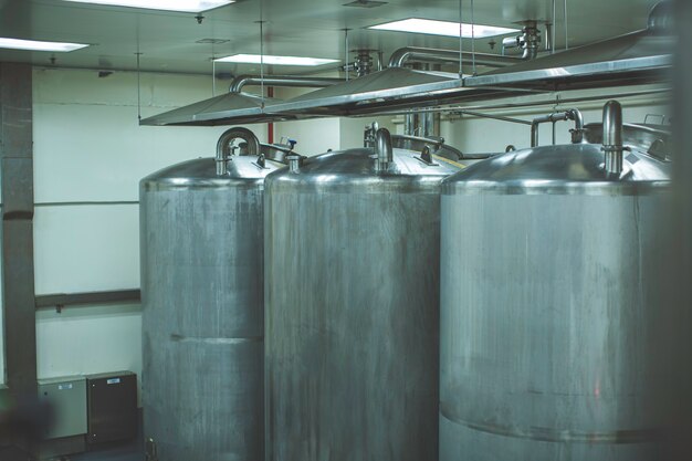 Photo stainless lid steel tanks with pressure meter in equipment tank facility for water cleaning and treatment at shampoo plant