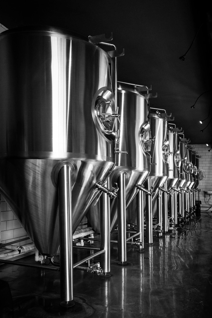 Photo stainless steel containers arranged in industry