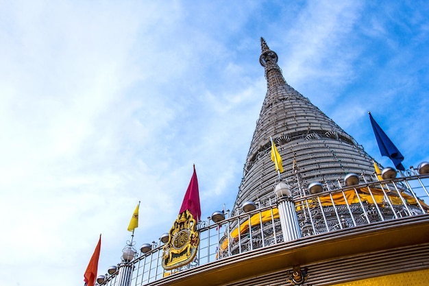 Photo the stainless steel pagoda phra maha thad chadi tri pob tri mongkol in songkhla thailand