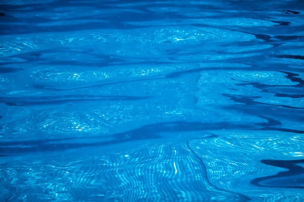 Piscina in acciaio inossidabile, sfondo vista dall'alto