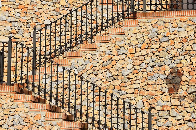 Foto scala per parete in pietra di un edificio