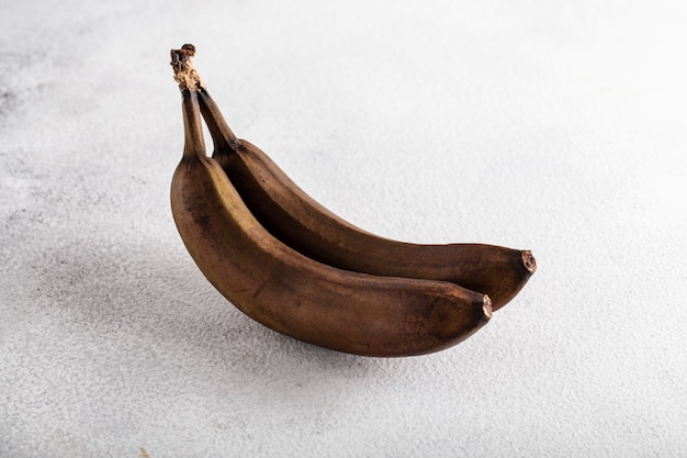 Banane stantie brutto cibo tavolo bianco nero cibi viziati