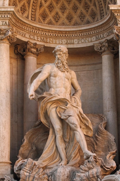 Standbeeld in Fontana di Trevi Rome Italië