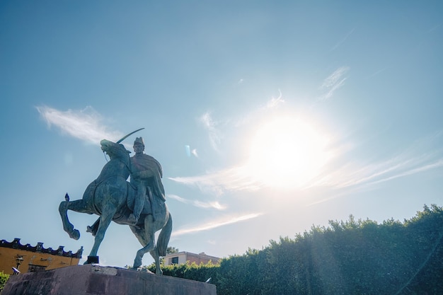 Foto standbeeld plaza civica ignacio allende san miguel de allende