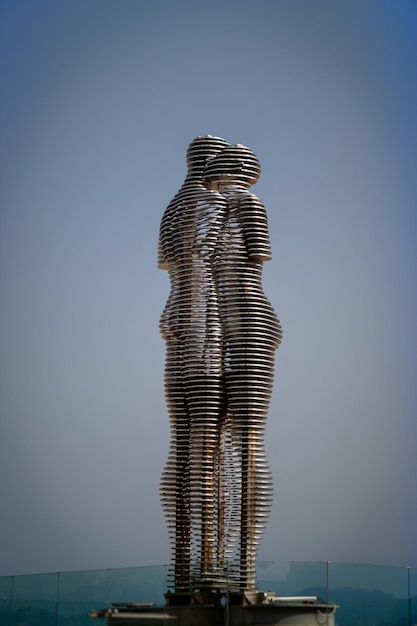 Standbeeld van Ali en Nino op de dijk van Batumi Georgia Batumi