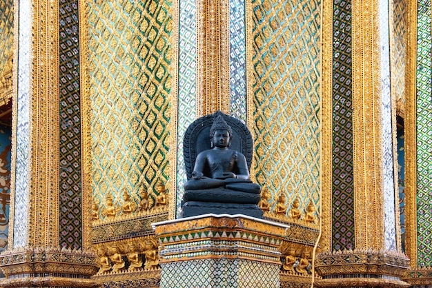 Standbeeld van Boeddha bij Tempel van Emerald Buddha