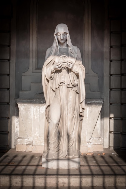 Standbeeld van de Madonna