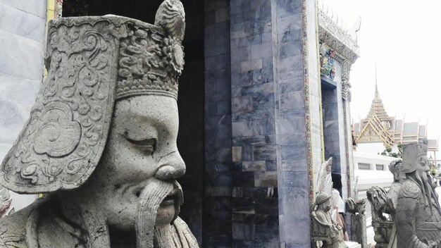 Standbeeld van historisch gebouw