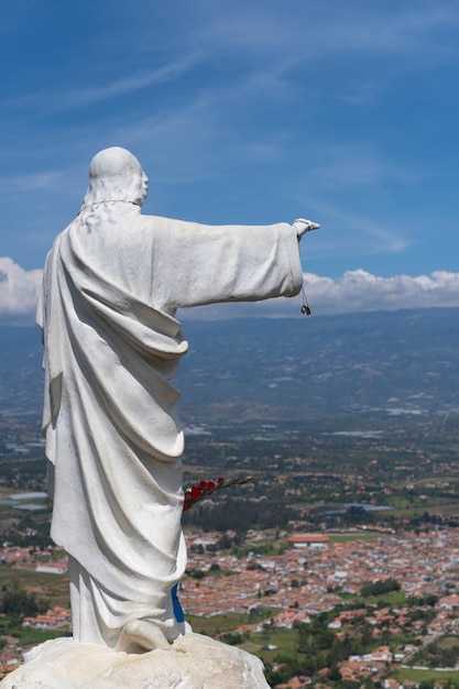 Standbeeld van Jezus aan de rand van de koloniale stad Villa de Leyva