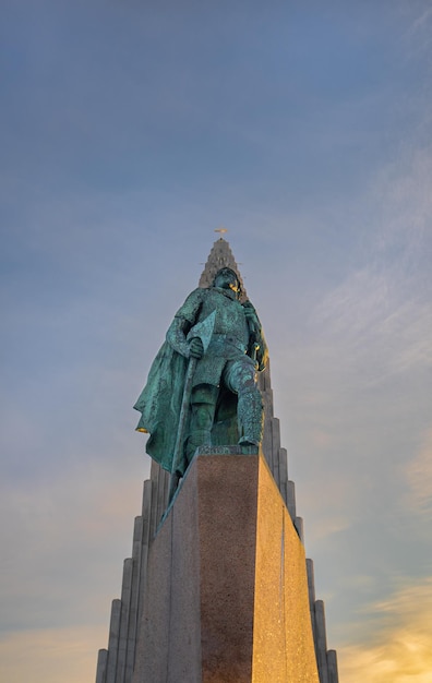 Standbeeld van Leif Erikson, bijgenaamd de gelukkige eerste Viking-ontdekkingsreiziger die Noord-Amerika bereikte