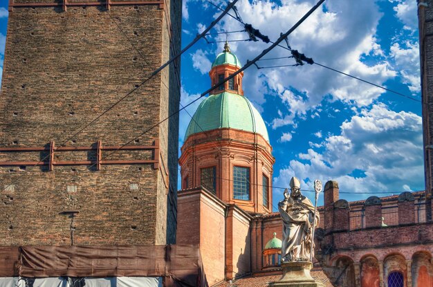 Standbeeld van san petronio in bologna