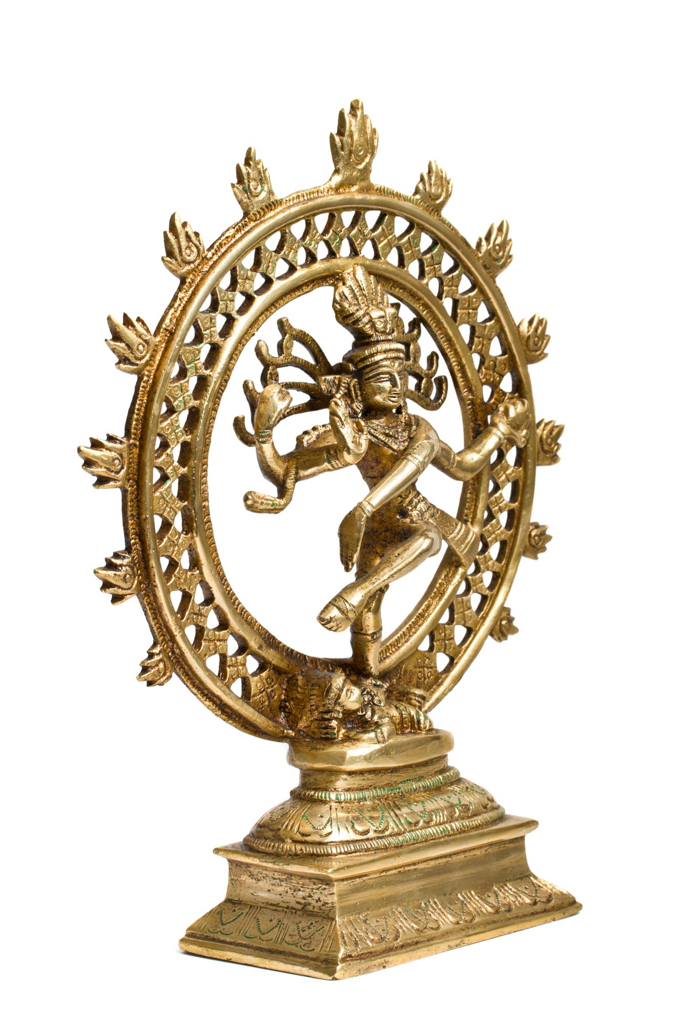 Standbeeld van Shiva Nataraja Lord of Dance geïsoleerd