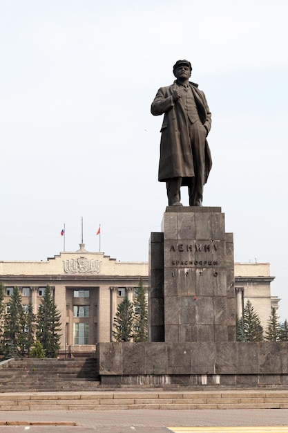 Standbeeld van Stalin tegenover de administratie van de gouverneur van het gebied Krasnoyarsk