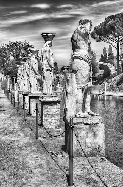 Standbeelden van de Kariatiden in Villa Adriana Tivoli Italië