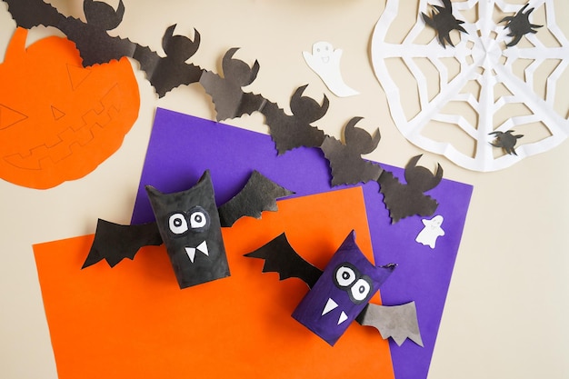 Stap voor stap instructie 7 afwerking Decoraties voor Halloween-feest van toiletrol Gemakkelijk milieuvriendelijk DIY masterclass ambacht voor kinderen Ontwikkeling verbeeldingskracht en sensorische motoriek