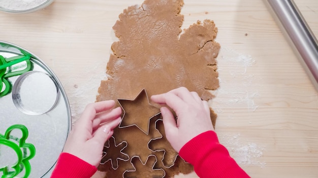 Stap voor stap. Peperkoekkoekjes bakken voor kerst.