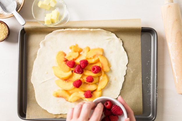 Stap voor stap. Perzikgalette maken met verse lokale perziken.