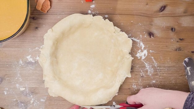 Stap voor stap. Zelf taartbodem maken om pompoentaart te bakken.