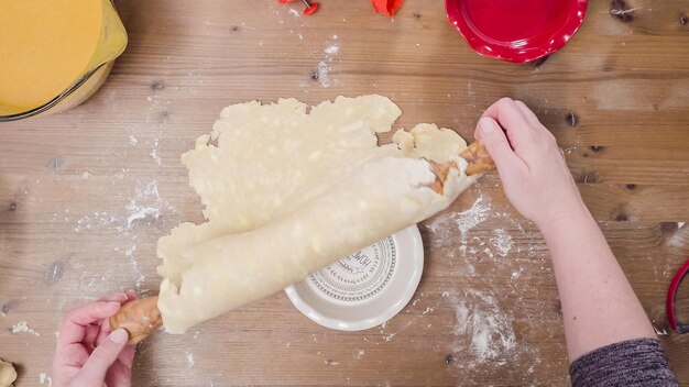 Stap voor stap. Zelf taartbodem maken om pompoentaart te bakken.