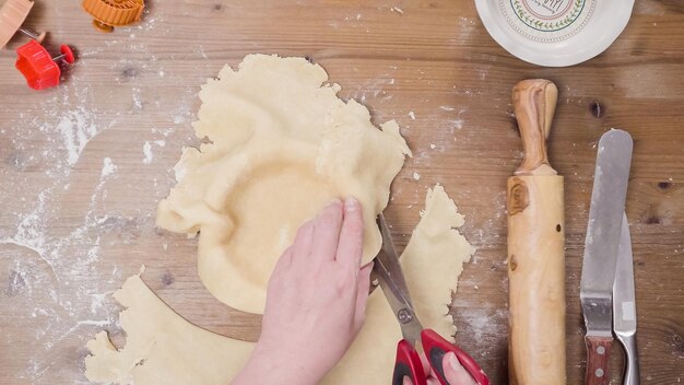 Stap voor stap. Zelf taartbodem maken om pompoentaart te bakken.