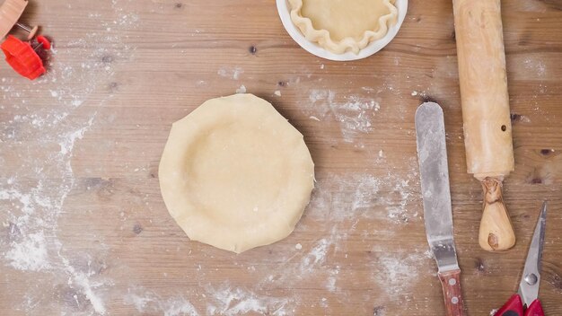 Stap voor stap. Zelf taartbodem maken om pompoentaart te bakken.
