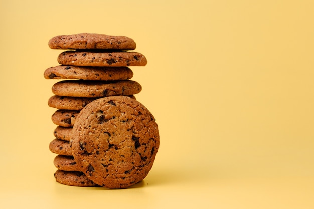 Stapel chocoladeschilferkoekjes