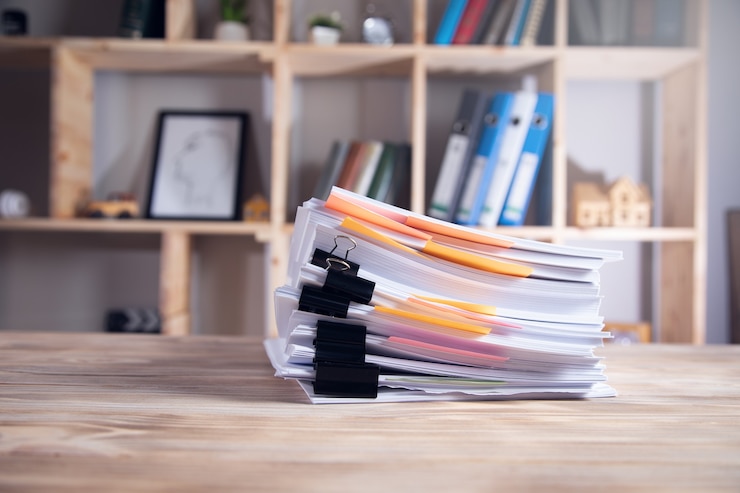 Stapel document op bureau in bureau