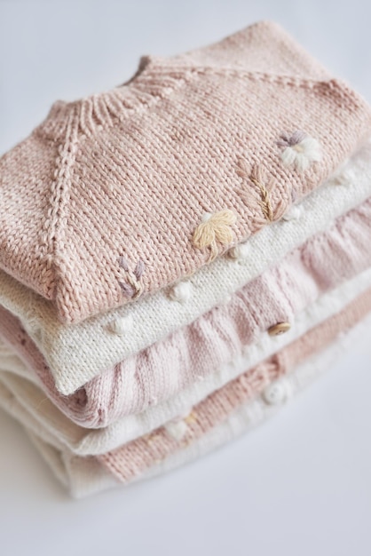 Stapel gebreide kleding Babykleding Handwerken hobby breien handwerk