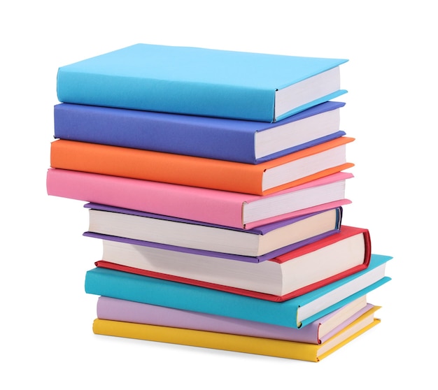 Stapel kleurrijke boeken geïsoleerd op wit