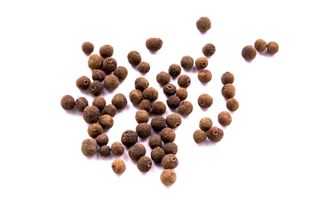 Stapel piment geïsoleerd op een witte achtergrond