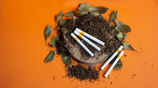 stapel sigaret op houten of niet-roken campagneconcept tabak