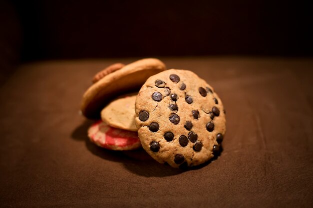 Foto stapel smakelijke geassorteerde koekjes