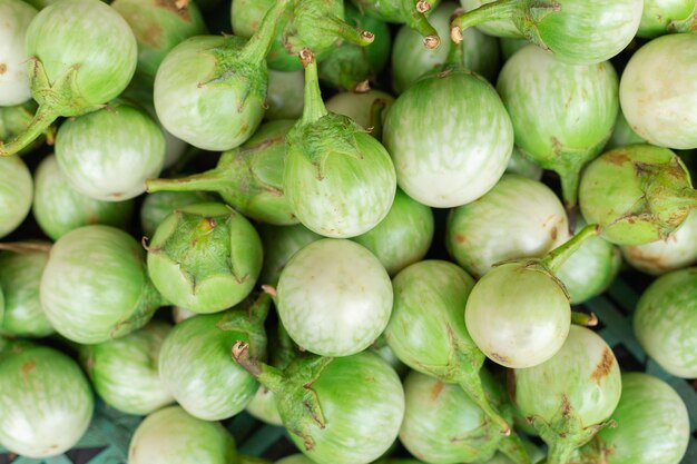 Stapel Thaise Groene Aubergines.