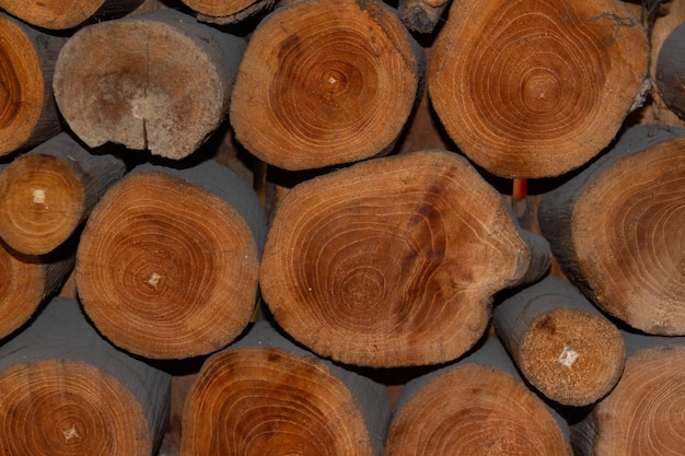 Stapel van natuurlijke houten hout bouwmateriaal. Houten textuur achtergrond.