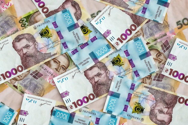 Stapel van Oekraïense geld hryvnia grivna hryvna met 1000 en 500 bankbiljetten Financiële concept