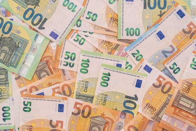 Stapel verschillende euro geld Financiën Europese bankbiljetten