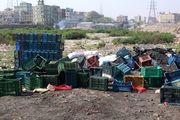 Foto stapel vuilnis per gebouw
