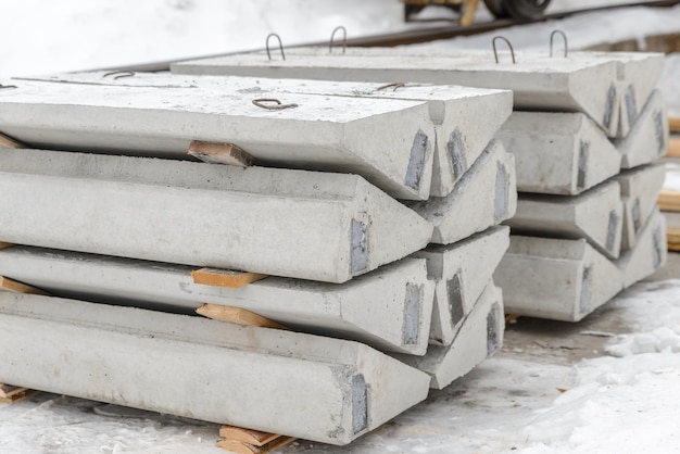 Stappen van gewapend beton voor de constructie van trappen in woon- en industriële gebouwen