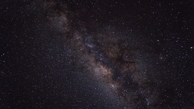 Foto campo stellato contro il cielo notturno