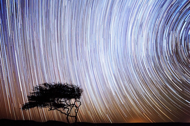 夜空の星の軌跡