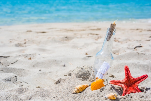 Photo starfish shells and bottle with message