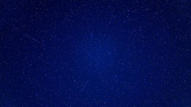 Stelle sullo sfondo del cielo stellato blu notte galassie e universi della via lattea su uno sfondo scuro e profondo
