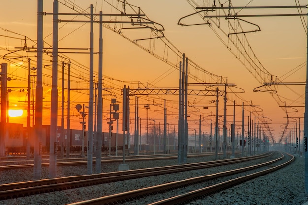 Station bij zonsondergang